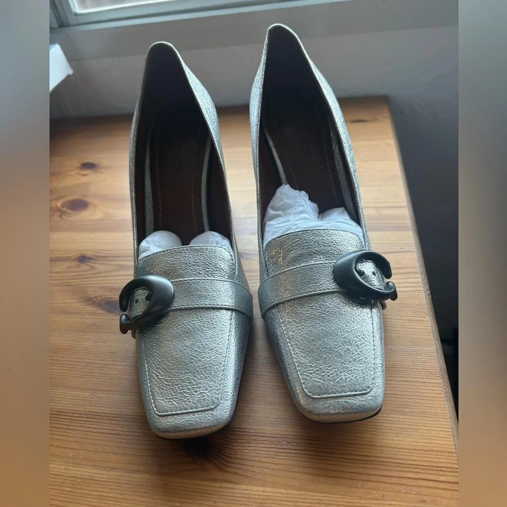 NIB Coach stunning silver heels with signature buckle - Picture 2 of 13